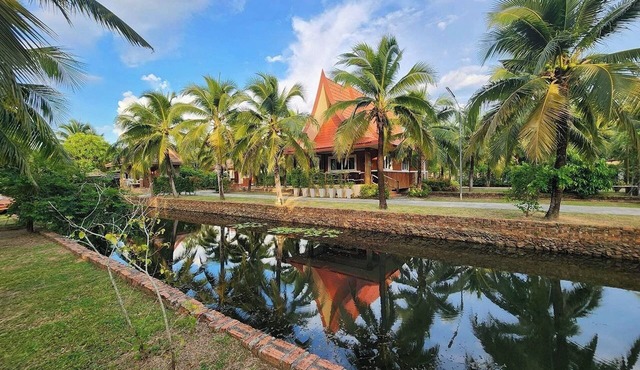 M Resort
