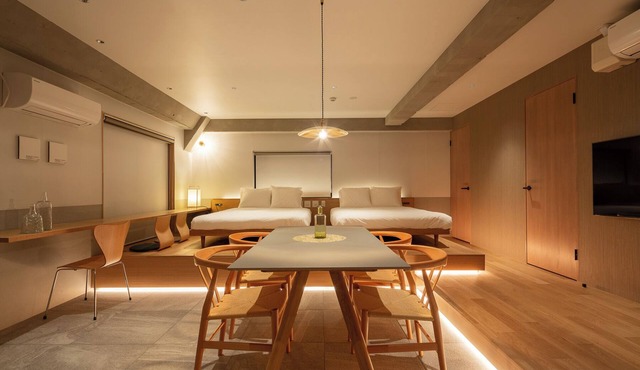 M/W HOTEL