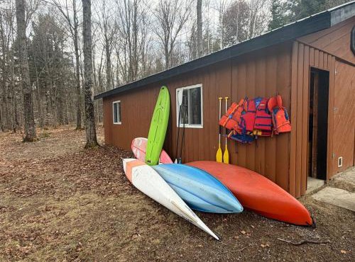 M1 Spacious Lodge Madawaska Ideal for GroupsTrails