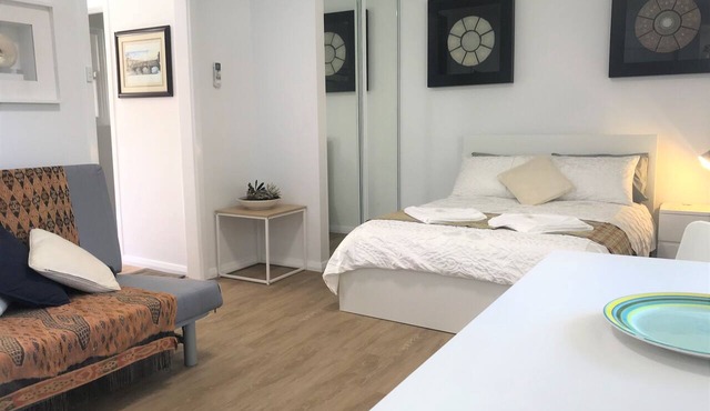 M207 Studio Apartment on Malcolm Street