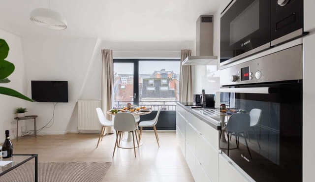 MA - Leopold III - One Bedroom Apartment, Sleeps 4