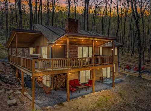 Ma-ple Haven -Wifi, Fireplace, Deck, Fire Pit, Family Friendly, Game Room, Pool Access