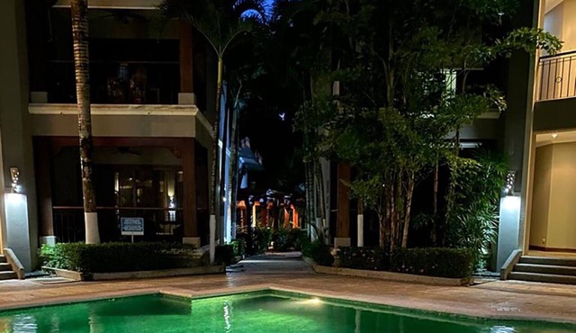 Macaw #18 - Beach access penthouse - safe location, surfing, walking trails