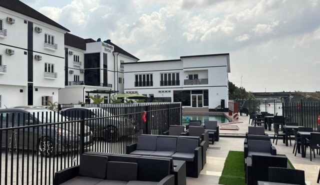 MacDestly Hotel