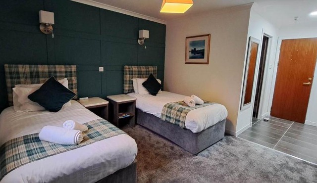 MacDonald Hotel & Cabins