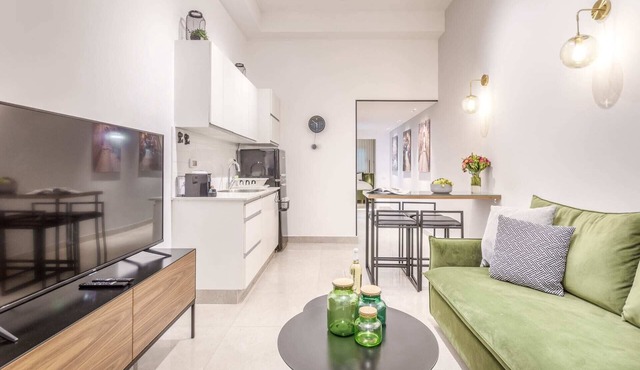 Machane Yehuda 2 - One Bedroom Apartment, Sleeps 4