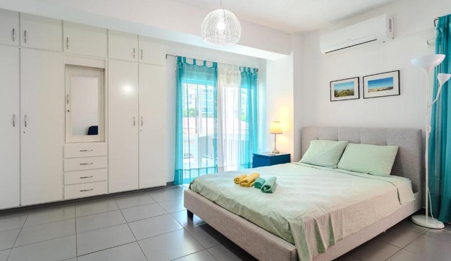 Mackenzie Blu Beach Studio