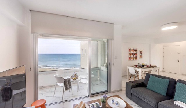 Mackenzie Leo Seafront Suite