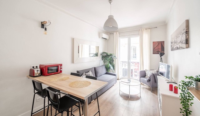 Madeleine Flat - One Bedroom Apartment, Sleeps 4