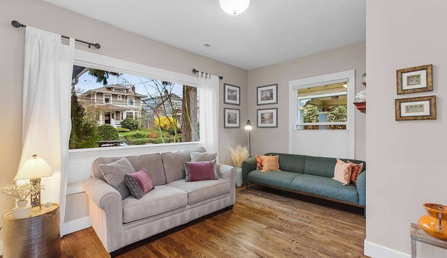 Madrona Bliss: A Modern Escape