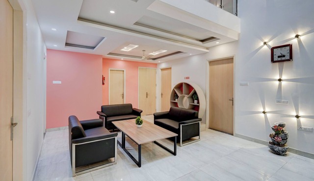 Madstays Hotel - Medicity Near Medanta Hospital