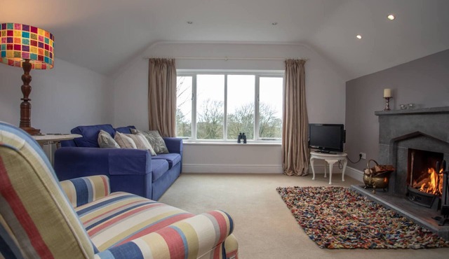 MAES Y CREGYN, pet friendly, country holiday cottage in Marianglas