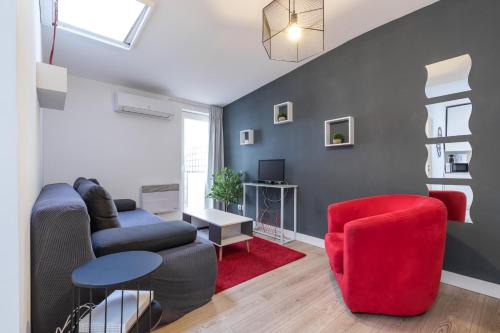 Magenta Square Central 1 Bdr with AC