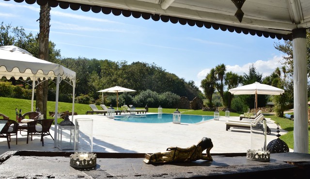 Magic luxury villa, swimming pool, SPA, tennis, wooded park.