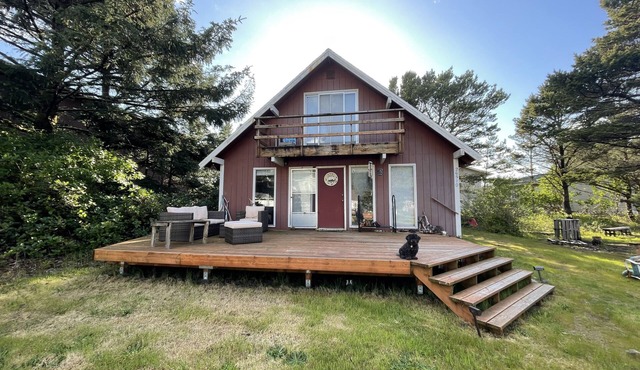 Magical beach cottage, 5 minutes from the beach.