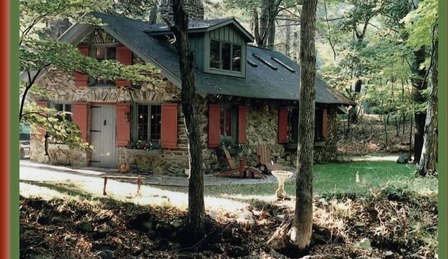 Magical Cottage at the Governor's Retreat on Dingmans Creek