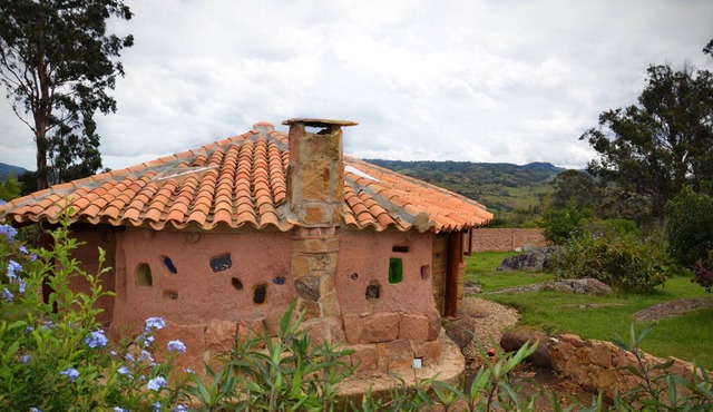 Magical, earthen, unique hand made cabin. Relax and breath fresh air.