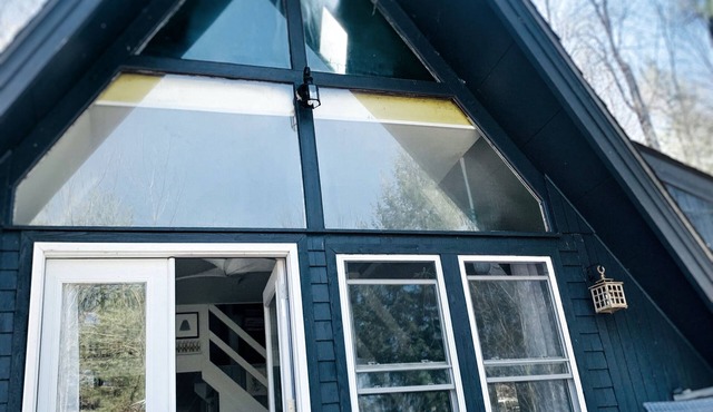Magical secluded 2-bedroom A-frame cabin in charming Franklin