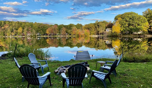 Magical Waterfront Cottage! Pet friendly!