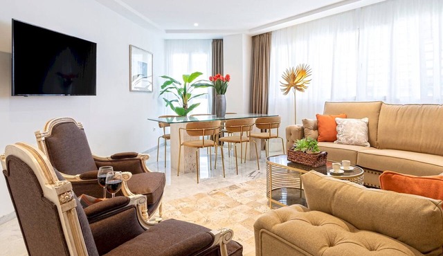 Magnificent 3 bedrooms apartment in the heart of Granada. Isabel la Catolica I