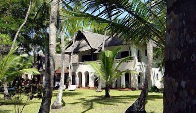 Magnificent Beachfront House with Private Pool in Tropical Gardens