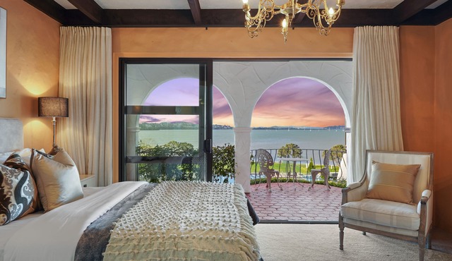 Magnificent Beachfront Mansion - Pool