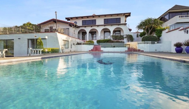 Magnificent Beachfront Mansion - Pool - Fireplace