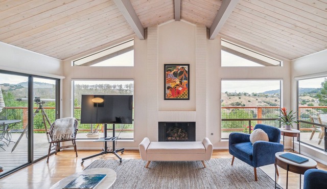 Magnificent Canyon View, Huge Deck, Outdoor Dining