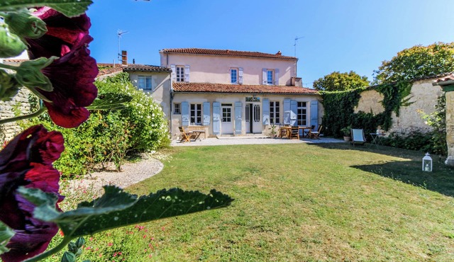 MAGNIFICENT CHARMING CHARENTAISE HOUSE LA ROCHELLE