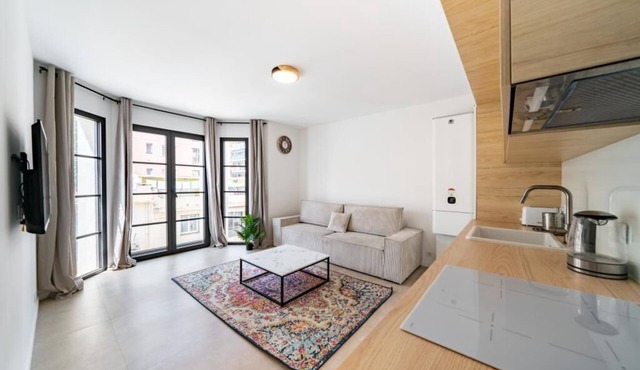 Magnificent downtown apartment, meticulously designed and refined.
