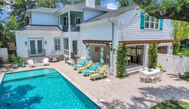 Magnificent East Beach Home! Heated Pool, 5BR/5.5BA Sleeps 16