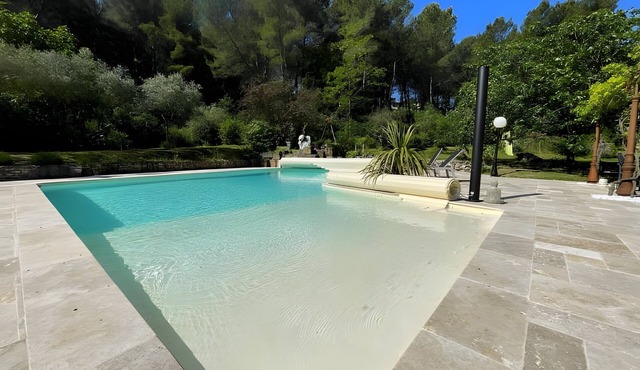 Magnificent, Fully Equipped Villa with Private Pool, 10 Minutes from Aix-en-Provence