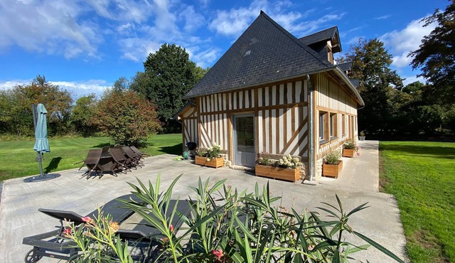 Magnificent half-timbered villa a stone's throw from Deauvilles