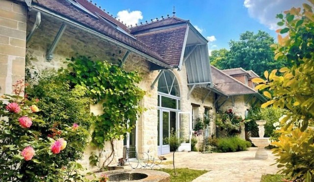 Magnificent house in the Nointel estate