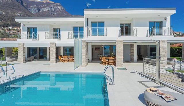 Magnificent modern villa with lake view