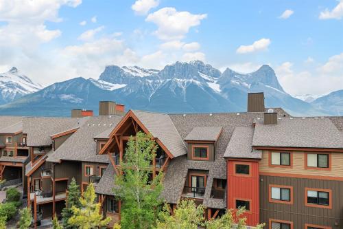 Magnificent Mountain Penthouse - Pool & Hot Tub