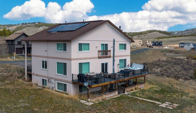 Magnificent mt home, private HT, mt views, game room and more!