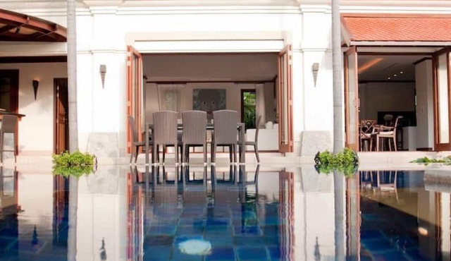 Magnificent pool villa in large tropical gardens