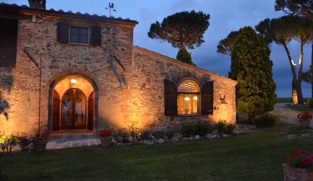 Magnificent stone farmhouse in the heart of Tuscany
