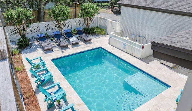 Magnificent Family East Beach Escape! Private Heated Pool, Putting Green, Short Walk To Beach