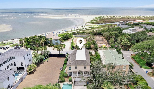 Magnificent Ocean Views, Private Heated Pool, Billards on East Beach!