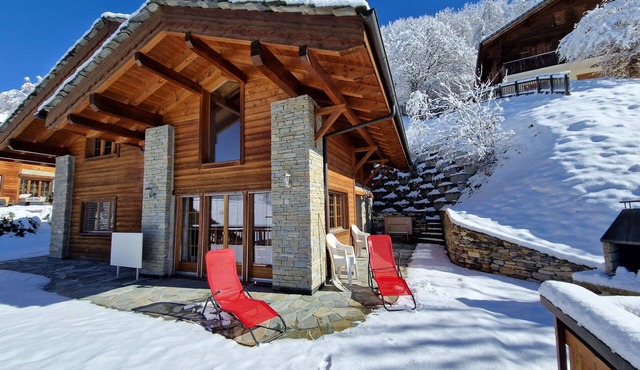 Magnificent views, maximum sunshine, dream skiing, absolute peace and quiet, walks