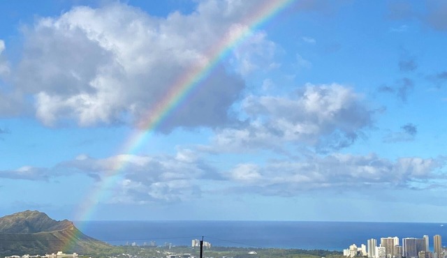 Magnificent views, spacious and breezy, affordable 3-bedroom home in Paradise