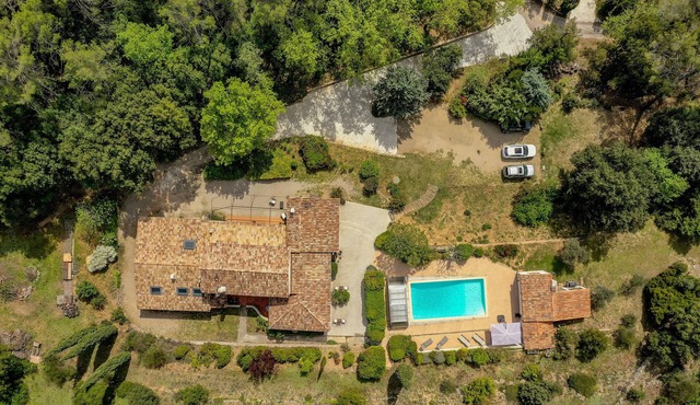 Magnificent villa in a quiet location, view, large spaces, fully equipped, airco and wifi