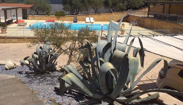 Magnificent villa with large swimming pool, quietly located in the heart of Sicily.