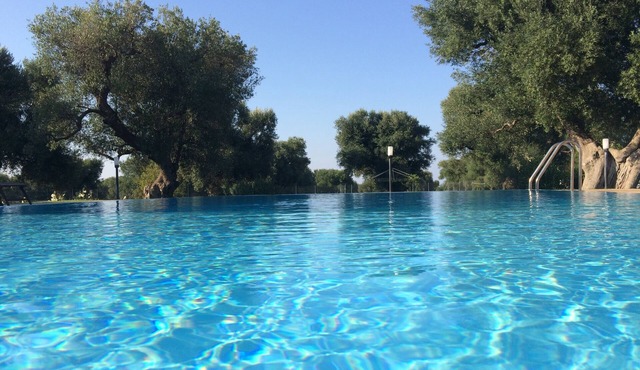 Magnificent villa with swimming pool in the centuries-old olive trees of Salento near Ostuni.