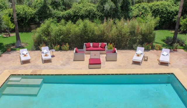 Magnificent villa with breathtaking views of the Atlas and 15 minutes from the center.