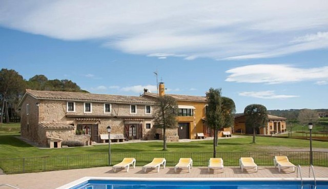 Magnificient 19th century country house with pool, barbecue porch, garden,.