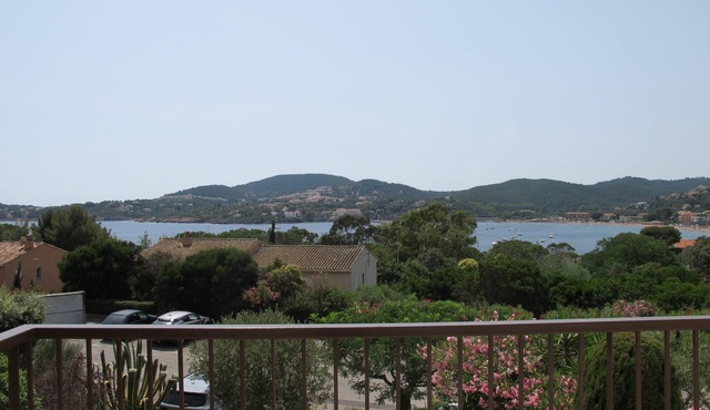 Magnifique 2 pièces climatisé avec vue mer et piscine