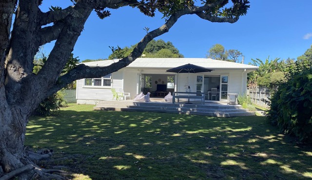 Magnolia Cottage - Kuaotunu Holiday Home